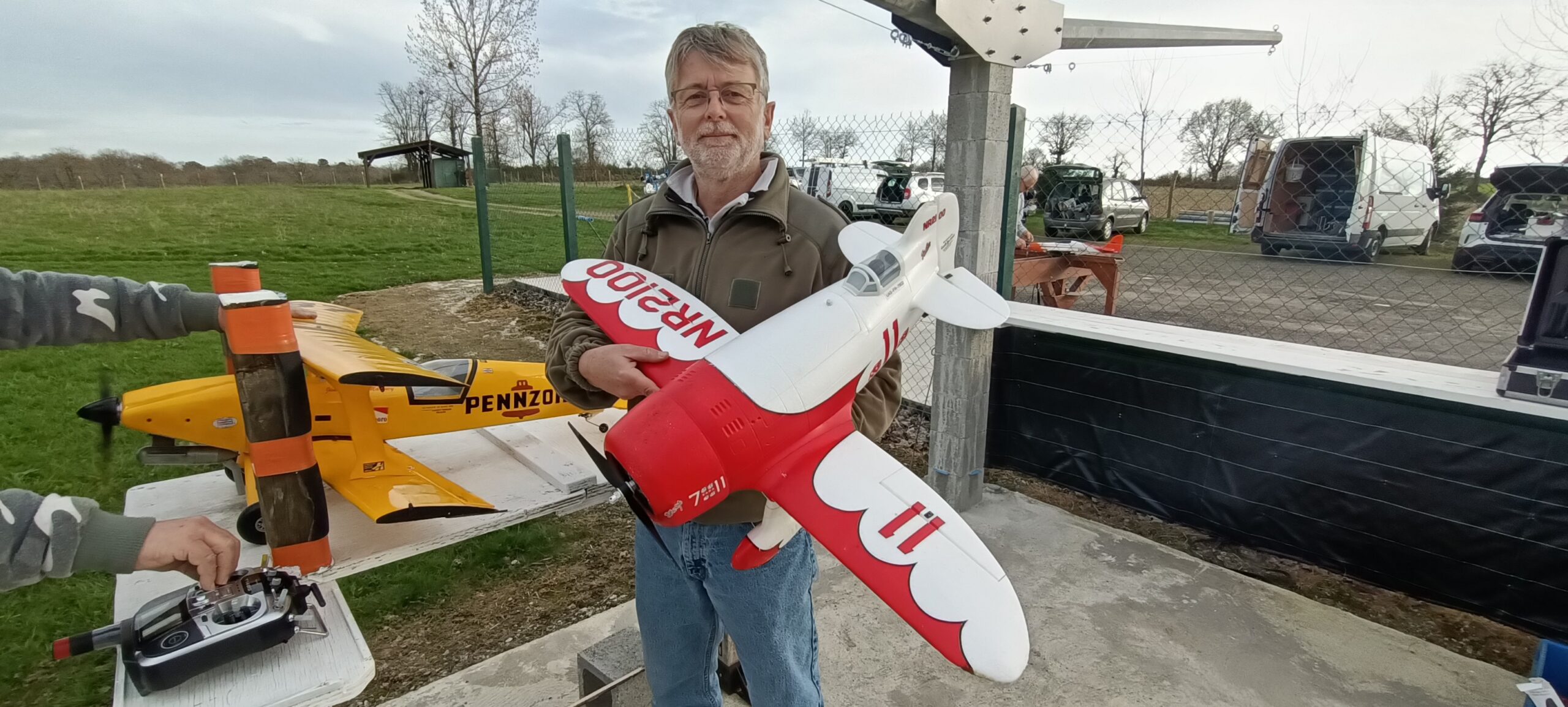 Luc et son Gee Bee R1