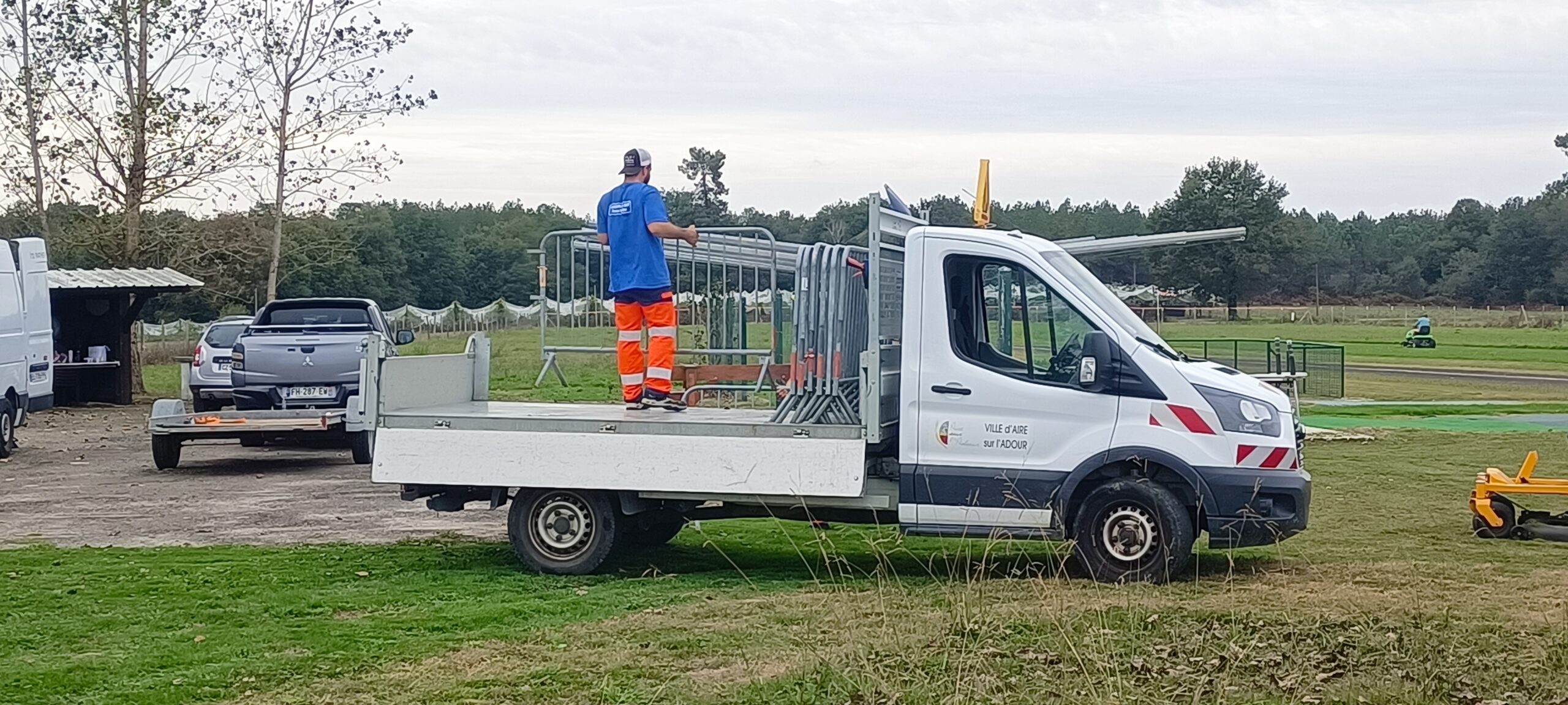 Les services municipaux livrent les barrières